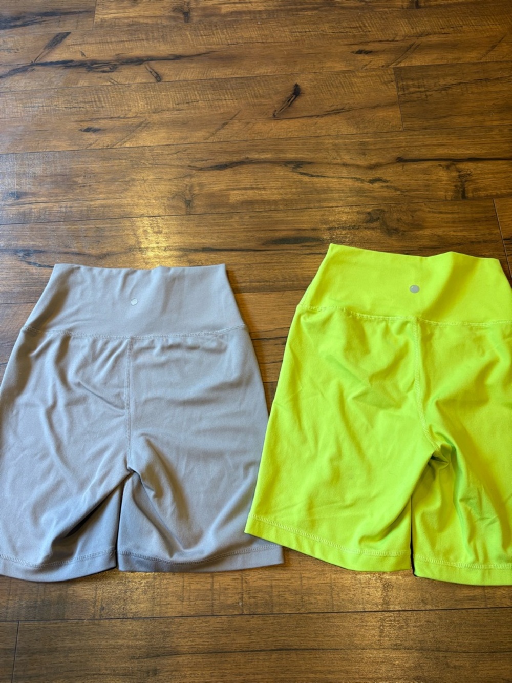 Yogalicious Lux size small biker shorts set of 2 taupe lime green 7” inseam EUC